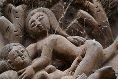 Nel Tempio di Bhimsen, un santuario costruito due secoli fa su due piani e dedicato al Dio Newari del commercio, si trovano diverse decorazioni con rilievi di immagini erotiche, Pokhara, Nepal 2018.