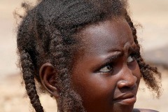 Bambina appartenente all'etnia Djerma Songhai lungo le sponde del fiume Niger 2019