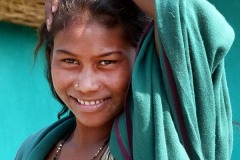 Ritratto di una giovane ragazza Kodavas del villaggio di Kakkabe, Distretto di Kodagu, Regione del Karnataka, India 2015.