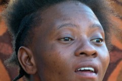 Giovane donna Ndebele nubile, Villaggio Botshabelo, Sud Africa 2012
