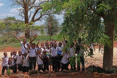 Un commiato commovente da questi bambini Venda che mi salutano entusiasticamente, Sud Africa 2012