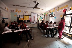 La Shree Bal Bikosh Basic School di Kathmandu: bambini nepalesi tra i più fortunati, infatti il 46% della popolazione è analfabeta e le donne risultano di gran lunga più numerose degli uomini in questa preoccupante classifica, Nepal 2018