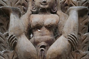 Nel Tempio di Bhimsen, un santuario costruito due secoli fa su due piani e dedicato al Dio Newari del commercio, si trovano diverse decorazioni con rilievi di immagini erotiche, Pokhara, Nepal 2018.
