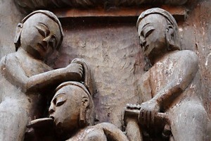 Nel Tempio di Bhimsen, un santuario costruito due secoli fa su due piani e dedicato al Dio Newari del commercio, si trovano diverse decorazioni con rilievi di immagini erotiche, Pokhara, Nepal 2018.