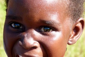 Bimbo Basotho, entusiasta, si presta ad essere ritratto dal mio obiettivo, villaggio di Mokhotlong, Sud Africa 2012