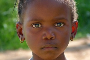 Occhi d'Africa: bambina appartenente all'etnia Venda, di nome Elna (significa "amata") dona al mio obiettivo questo meraviglioso e magico sguardo, Sud africa 2012.
