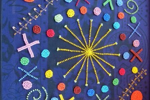 Gli abiti delle donne Xhosa vengono arricchiti da lavorazioni manuali complesse, con applicazioni di perline colorate, perle di vetro, spille da balia, semi, gusci ed altri materiali che li rendono pezzi unici e veri e propri capolavori, villaggio Lesedi, Sud africa 2012