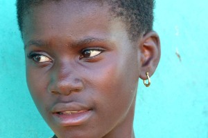 Giovanissima ragazza appartenente al Popolo Xhosa, villaggio Lesedi, Sud Africa 2012