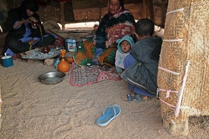 Interno della tenda di una famiglia Tuareg, Deserto del Ténéré, Valle dello Zagado, Niger 2020
