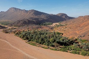 Panorama dal Forte Massu, costruito dai francesi nel 1952, che sovrasta il villaggio di Timia, Niger 2020