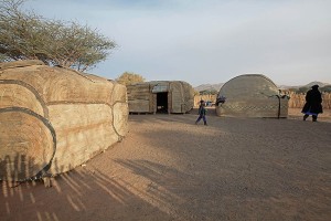 Interno del campo tendato di una famiglia Tuareg, Deserto del Ténéré, Valle dello Zagado, Niger 2020