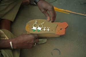 Artigiano argentiere, collega di AllMusthaphà, Niamey, Niger 2020