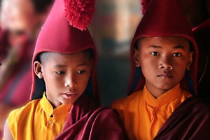 Lo sguardo intenso ed incontaminato di questo bambino, novizio nel Guru Lhakhang Monastery, dimostra quanto la cultura e la stessa esistenza dei suoi abitanti possa essere imperniata di una profonda e autentica religiosità, Nepal 2018