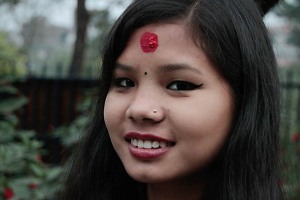 Una giovane studentessa nepalese appartenente alla casta dei Vaisya (commercianti ed agricoltori), si concede al mio obiettivo, Nepal 2018