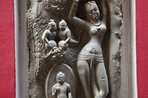 Il Nepal ha prodotto una cultura artistica tra le più affascinanti dell'intera Asia, strabiliante per la notevole raffinatezza tecnica e per la varietà iconografica di manufatti che riflettono una straordinaria sensibilità religiosa: l'Arte è da sempre in stretto connubio con l'Induismo e con il Buddhismo che hanno ispirato artisti di grandi capacità nella realizzazione di sculture, templi, dipinti e manoscritti. Ma l'Arte nepalese, nonostante queste innegabili influenze da parte dell'India e del Tibet, è caratterizzata da una sua particolare originalità, tanto da influenzare, in alcuni momenti storici, alcuni aspetti dell'arte nei paesi confinanti e addirittura anche in Cina. Il compito degli artisti nepalesi non era quello di mostrare le loro indiscutibili abilità (tanto è vero che sono rarissime le sculture o altri manufatti su cui compariva la firma dell'autore) ma, bensì di connettersi spiritualmente con gli Dei in modo che fossero questi ultimi a guidarli nella creazione delle loro opere. Nepal 2018