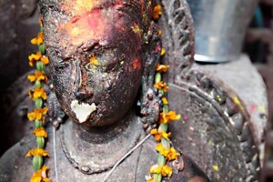 Il Nepal ha prodotto una cultura artistica tra le più affascinanti dell'intera Asia, strabiliante per la notevole raffinatezza tecnica e per la varietà iconografica di manufatti che riflettono una straordinaria sensibilità religiosa: l'Arte è da sempre in stretto connubio con l'Induismo e con il Buddhismo che hanno ispirato artisti di grandi capacità nella realizzazione di sculture, templi, dipinti e manoscritti. Ma l'Arte nepalese, nonostante queste innegabili influenze da parte dell'India e del Tibet, è caratterizzata da una sua particolare originalità, tanto da influenzare, in alcuni momenti storici, alcuni aspetti dell'arte nei paesi confinanti e addirittura anche in Cina. Il compito degli artisti nepalesi non era quello di mostrare le loro indiscutibili abilità (tanto è vero che sono rarissime le sculture o altri manufatti su cui compariva la firma dell'autore) ma, bensì di connettersi spiritualmente con gli Dei in modo che fossero questi ultimi a guidarli nella creazione delle loro opere. Nepal 2018